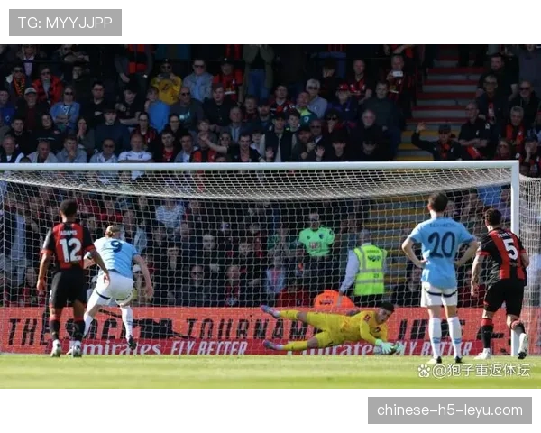 半决赛首回合实时:曼城1-0领先巴黎,进球源自后场抢断后的快速推进