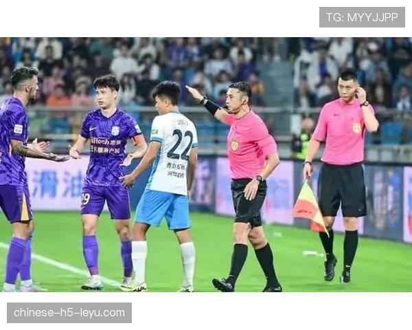 天津津门虎1-0领先浙江队,进球源自战术角球配合后的禁区乱战 天津津门虎1-0领先浙江队,进球源自战术角球配合后的禁区乱战